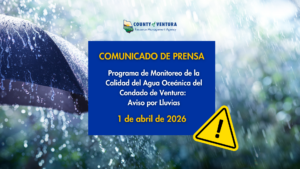 Gráfico de comunicado de prensa de la Agencia de Gestión de Recursos del Condado de Ventura con un fondo lluvioso con paraguas, un cuadro de anuncio azul con texto en amarillo y blanco que dice "Comunicado de Prensa – Programa de Monitoreo de la Calidad del Agua Oceánica del Condado de Ventura: Aviso por Lluvias, 1 de abril de 2026," y un ícono de triángulo de precaución amarillo.